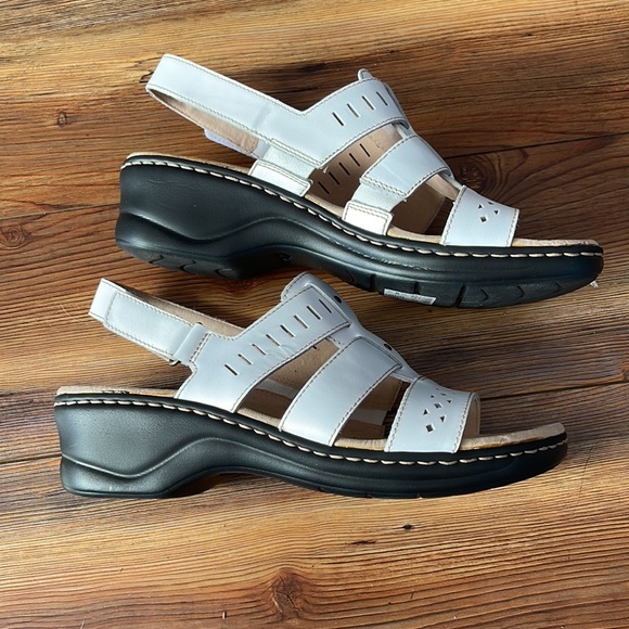 Clarks Lexi Qwin 10 M White Leather Sandals Wedge Heels Velcro Comfort Shoes - Picture 2 of 10